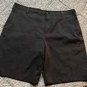 Men’s golf shorts